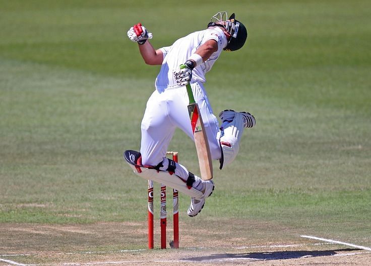 Jacques Kallis dodges a vicious bouncer from Sreesanth